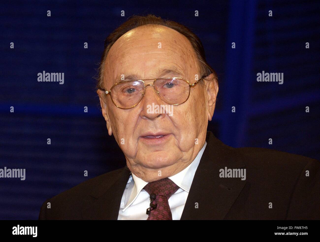 Hans-Dietrich Genscher, honorary chairman of the FDP, on 07 November 2004 in Berlin. Stock Photo