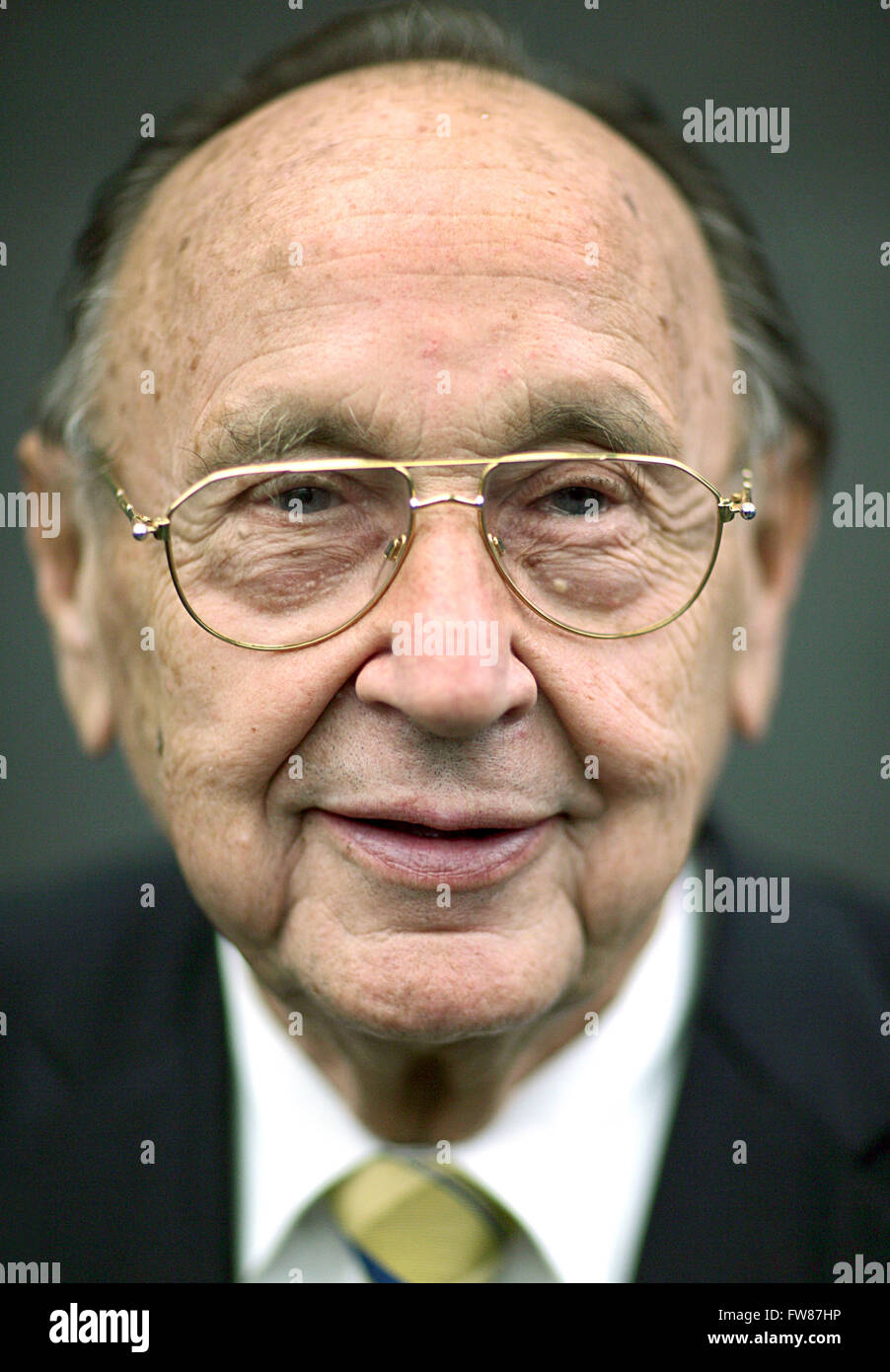 Former foreign minister Hans-Dietrich Genscher in the Wallraf Richartz Museum in Cologne on 20 October 2006. Stock Photo
