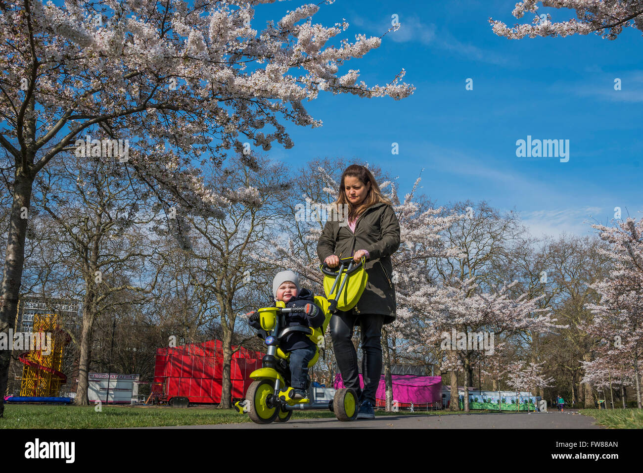 London, UK. 01st Apr, 2016. The Easter holiday fun fair provides a ...