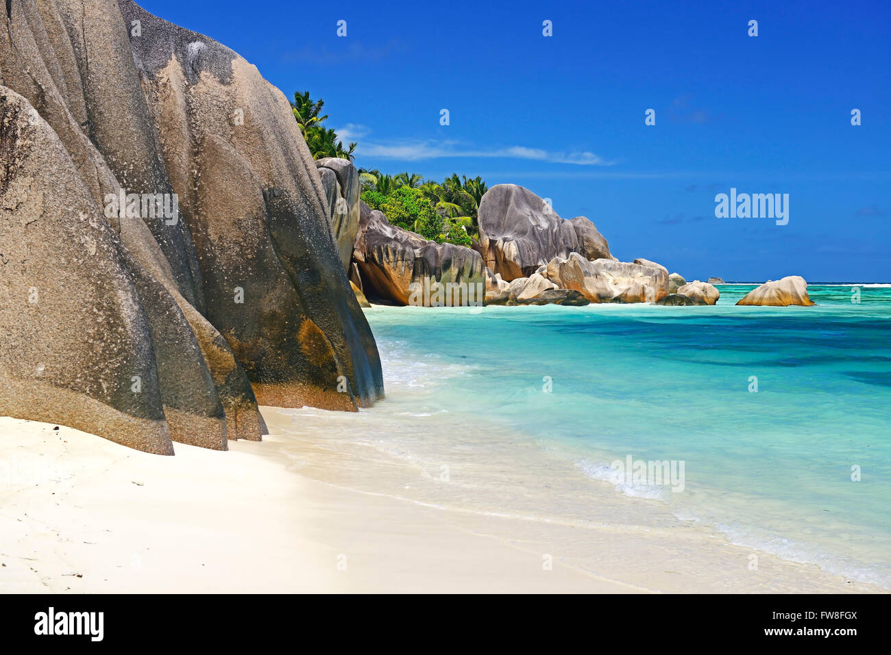 Strand und Granitfelsen am Traumstrand Source d'Argent, Insel La Digue, Seychellen Stock Photo
