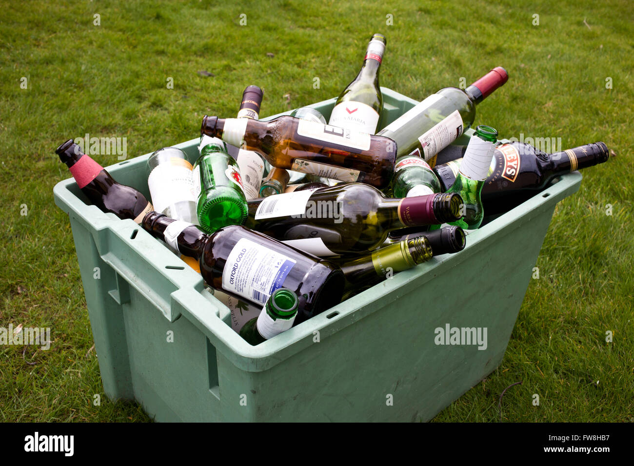 Bottles recycling wine hires stock photography and images Alamy