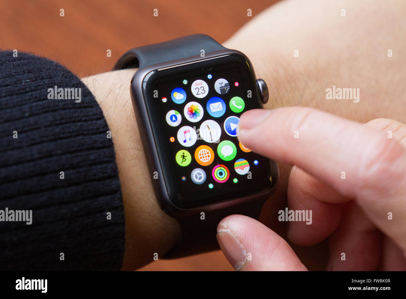 Apple watch health hi res stock photography and images Page 2 Alamy
