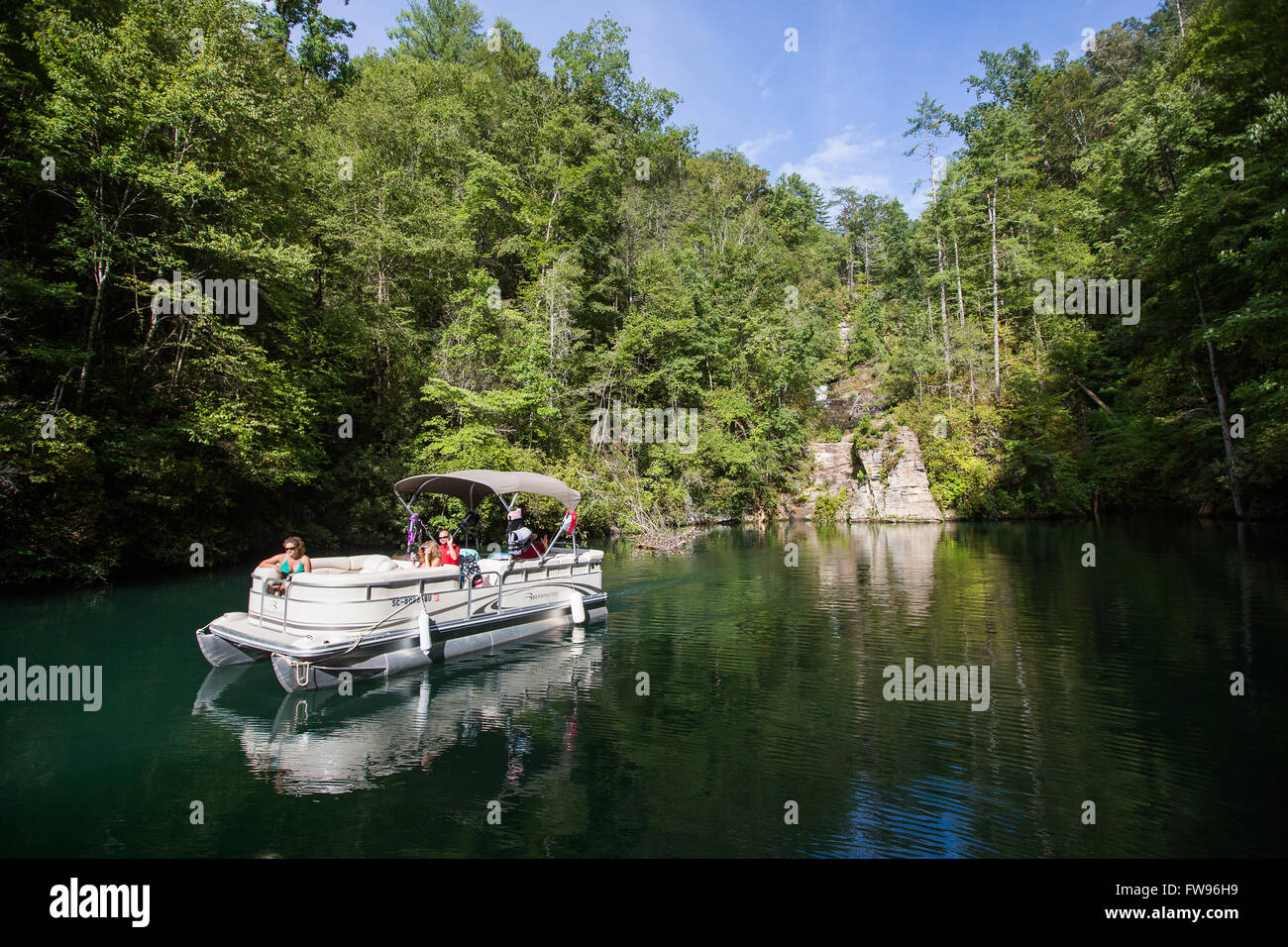 Pontoon boat on Lake Jocassee Stock Photo Alamy