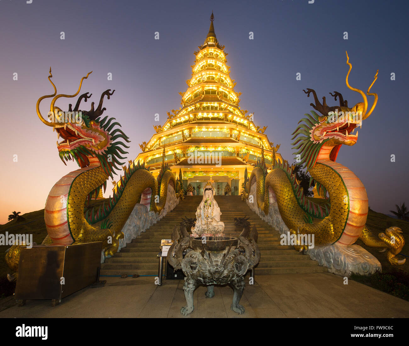 Twin dragons at the entrance to the Wat Huay Pla Kang temple, Kuan Yin statue, Guan Yin, dragon head, dawn, Chiang Rai Province Stock Photo