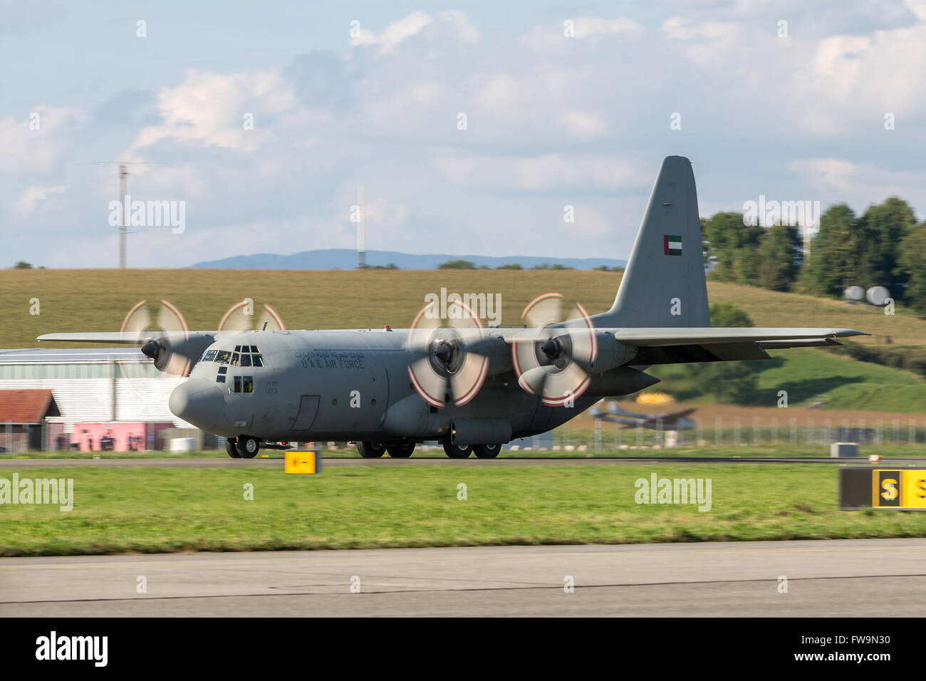 Lockheed C 130 L 100 30 Hercules Transport Aircraft From The United Arab Emirates Uae Air Force Stock Photo Alamy Lockheed C 130 L 100 30 Hercules Transport Aircraft From The United Arab Emirates Uae Air Force Stock Photo Alamy