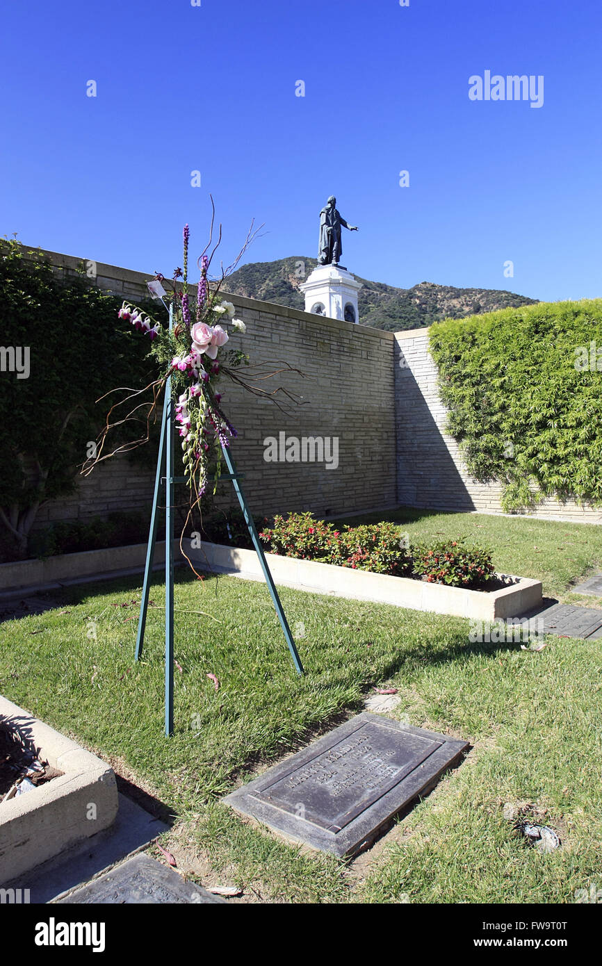 Celebrity final resting places - Forest Lawn Memorial Park Hollywood Hills: The grave of actor Marty Feldman where he was laid to rest at the section Garden of Heritage. In 1961 he was diagnosed with severe hyperthyrodism which affected his eyes giving hi Stock Photo