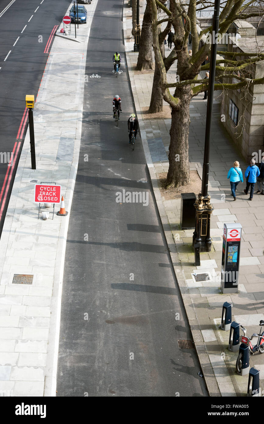 Cycling embankment hi res stock photography and images Alamy