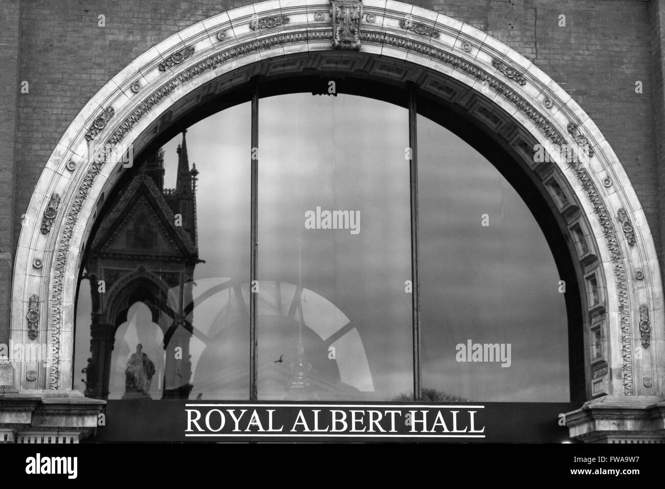Royal albert hall Black and White Stock Photos & Images - Alamy