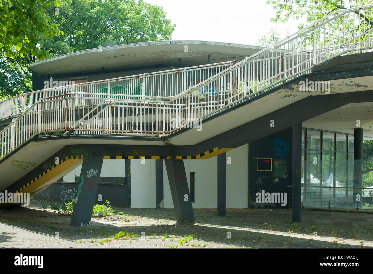 Deutschland, Köln, Deutz, Rheinpark, seit Jahren verfällt es immer mehr, das Parkcafe im Rheinpark Stock Photo