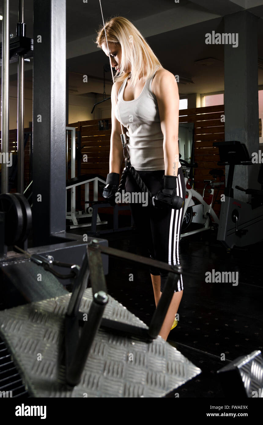 Muscle woman rope hi-res stock photography and images - Alamy