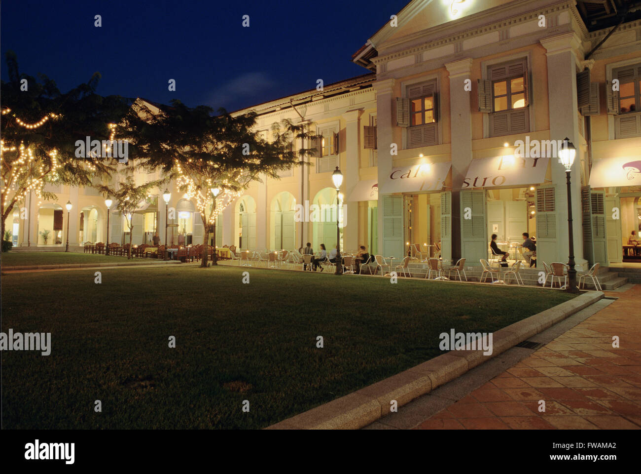 Chimes, Singapore night scene Stock Photo Alamy