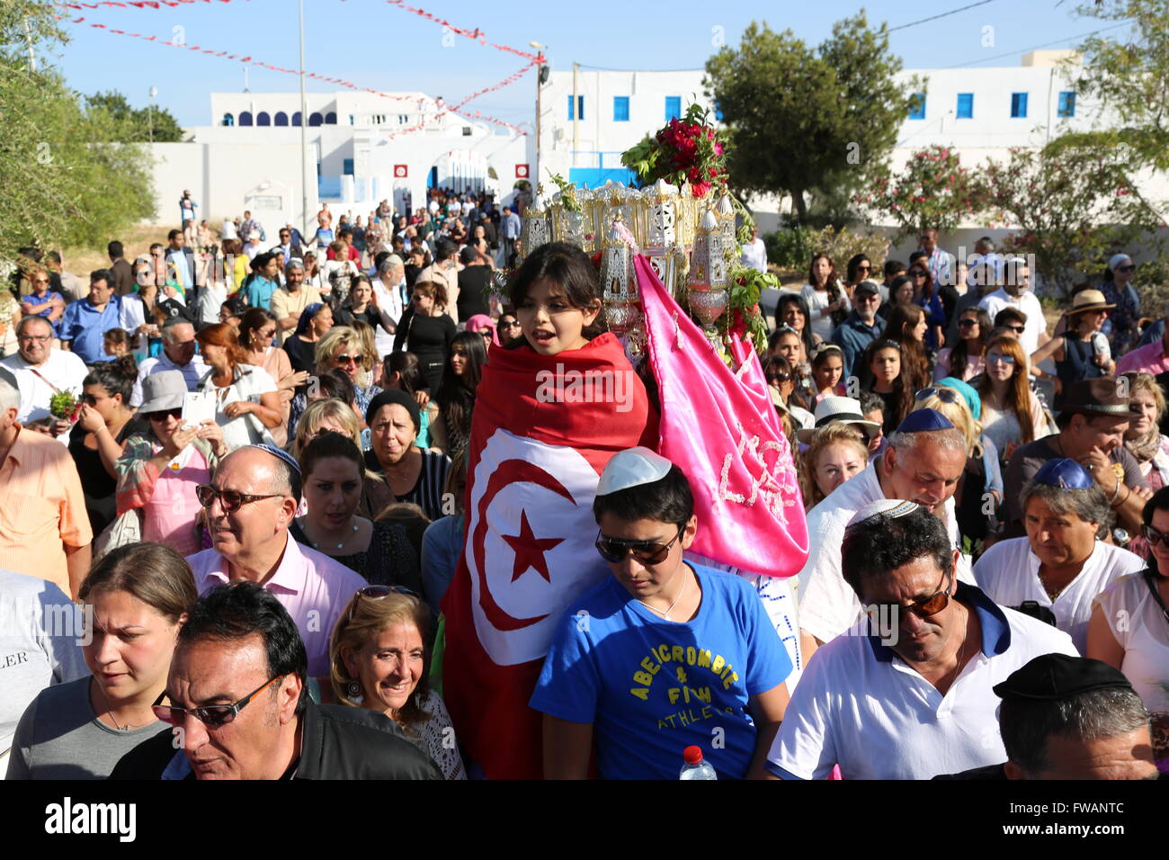 Tunisia : Pilgrimage to the Ghriba Synagogue -  16/05/2014  -  Tunisia / Djerba / Djerba  -  Procession of the Menorah with a gi Stock Photo