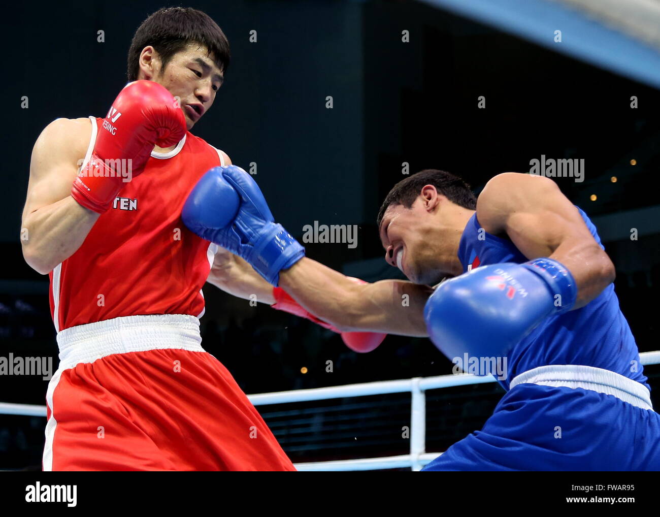 Qian'an, China's Hebei Province. 2nd Apr, 2016. Otgondalai Dorjnymuu (L) of Mongolia competes against Charly Coronel Suarez of the Philippines during the final match of the men's 60kg category competition at the Asia/Oceania Zone boxing event qualifier for 2016 Rio Olympic Games in Qian'an, north China's Hebei Province, April 2, 2016. Dorjnymuu won 2-1 to claim the title. © Yang Shiyao/Xinhua/Alamy Live News Stock Photo
