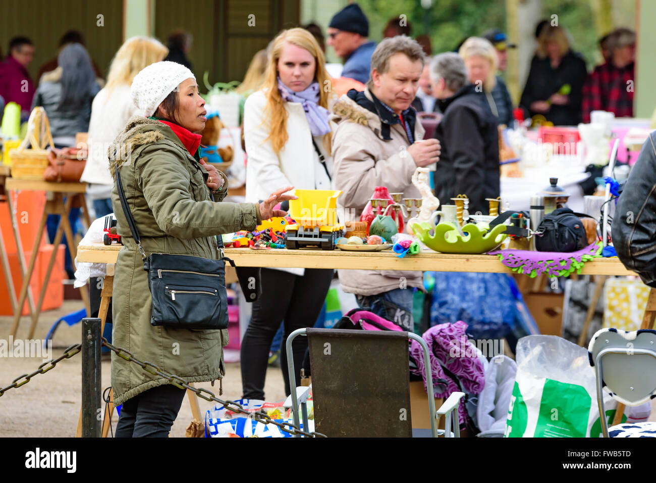 Ronneby, Sweden. 3rd Apr, 2016: Premiere day for the weekly flee market at the old market hall in the public park Ronneby Brunn. This flee market draws people in their thousands hoping to make a bargain or just to enjoy the buzz. The flee market in Ronneby is a tourist attraction throughout the spring, summer and fall. © Ingemar Magnusson / Alamy Stock Photo Stock Photo