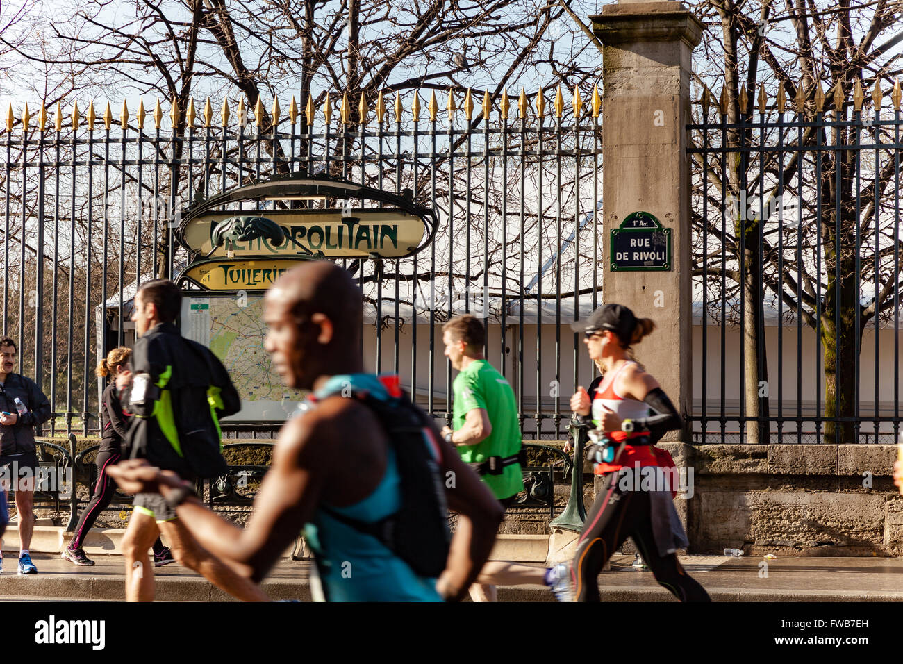 Paris, France. 3rd April, 2016. People running during the event Marathon of Paris 2016. Credit:  Guillaume Louyot/Alamy Live News Stock Photo