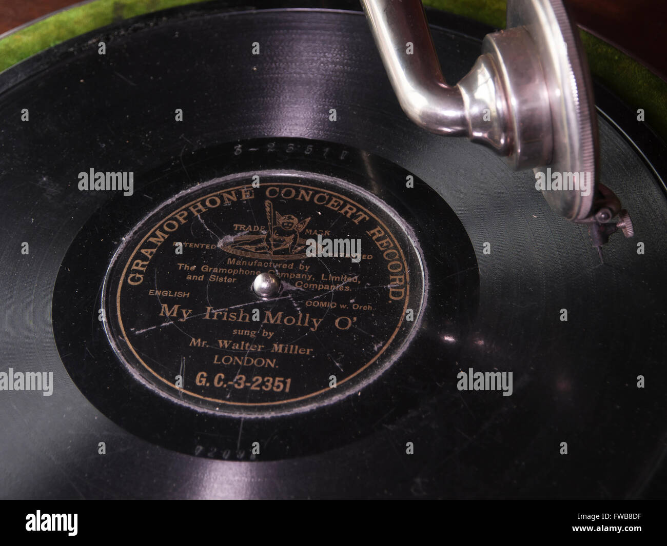 My Irish Molly O sung by Mr Walter Miller, original vintage and dusty shellac record on a ditto gramophone from ca 1911 Stock Photo