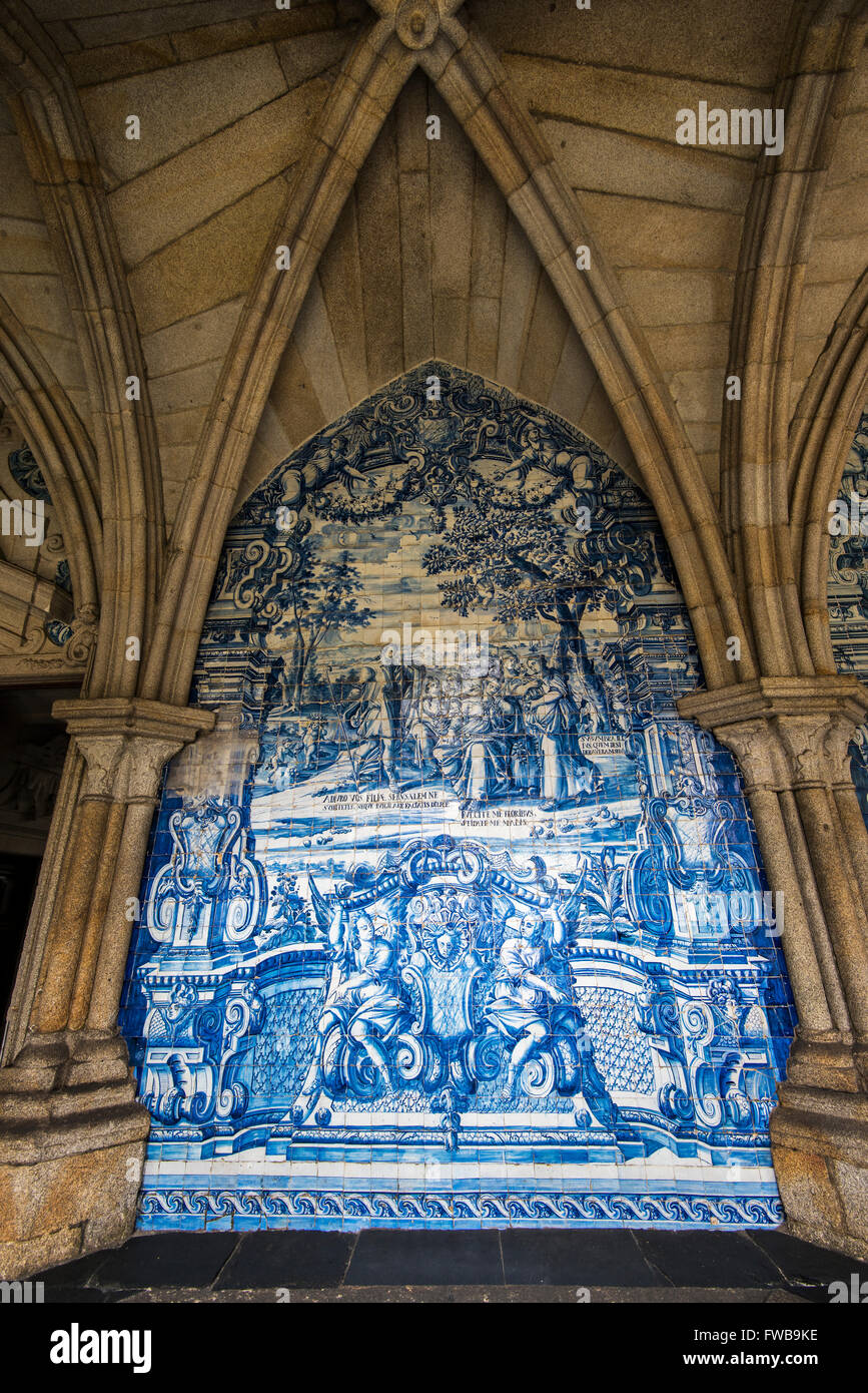 The 14th Gothic cloister with azulejos tilework, Porto Cathedral or Se do Porto, Porto, Portugal Stock Photo