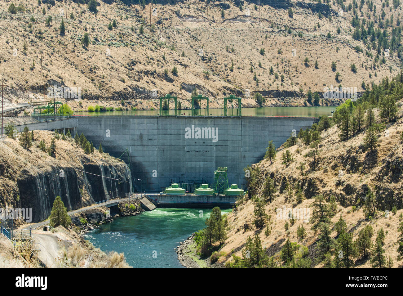 Pelton hydro-electric dam on the Deshutes RIver.  Jefferson COunty, Oregon, USA Stock Photo