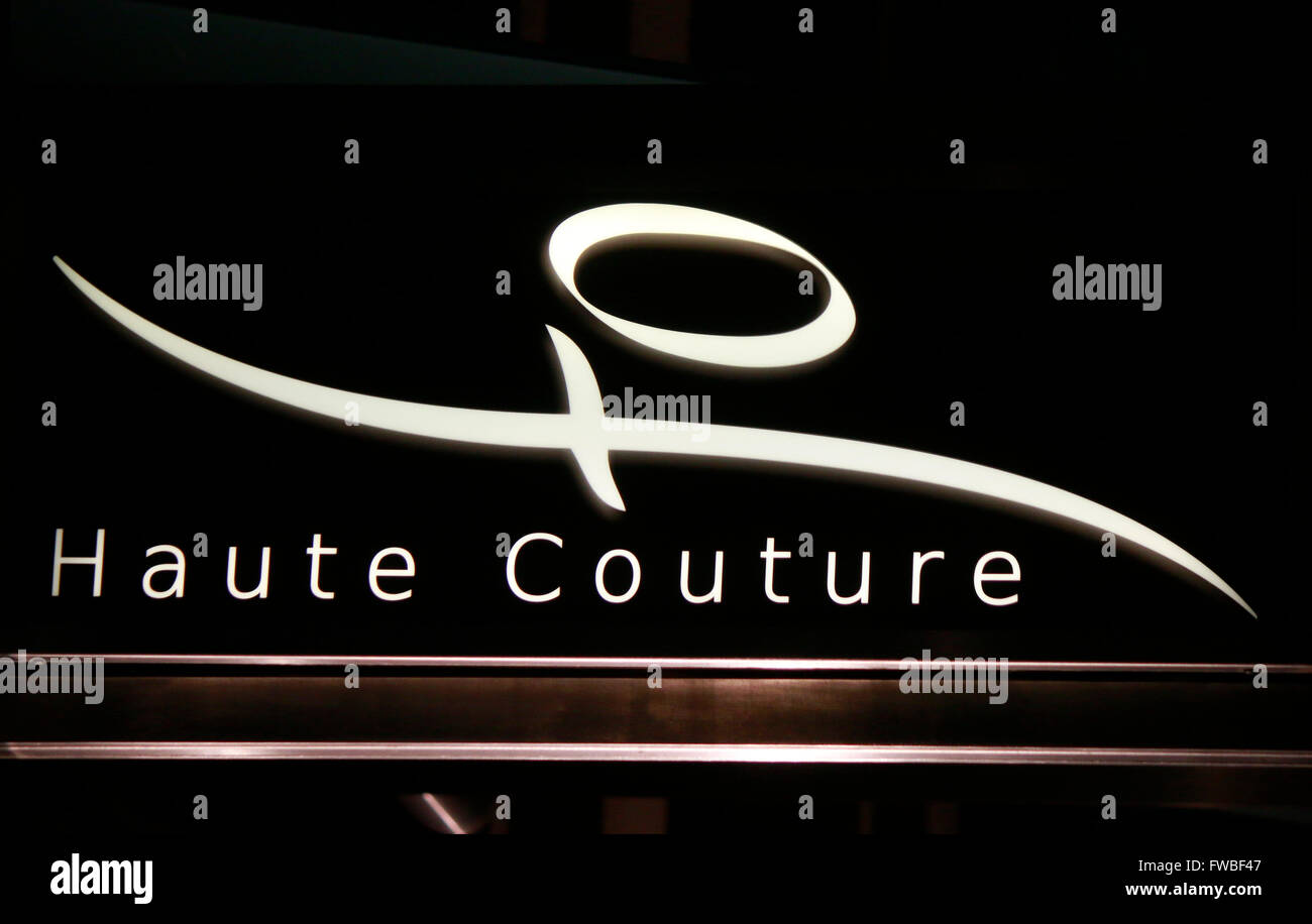 Haute couture hi-res stock photography and images - Alamy