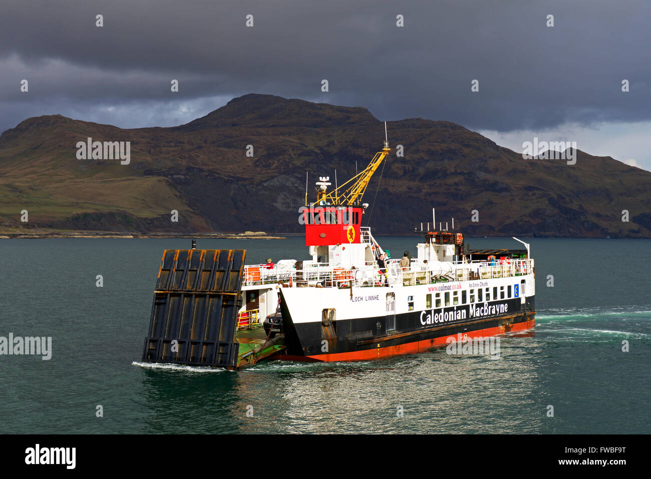 CalMac Ferry Operating Between Tobermory Isle Of Mull And Kilchoan In   Calmac Ferry Operating Between Tobermory Isle Of Mull And Kilchoan FWBF9T 