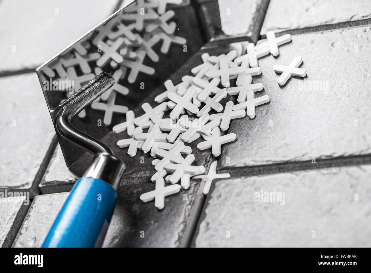 the trowel closeup on a background of ceramic tile Stock Photo - Alamy