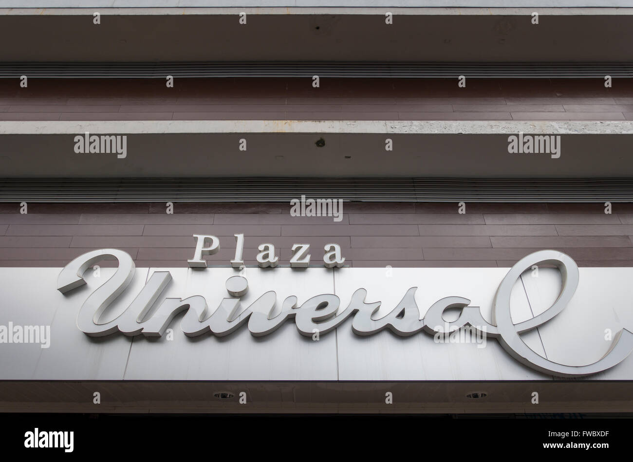 A sign for Plaza Universal along Avenida Central in San José, San José Province, Costa Rica. Stock Photo
