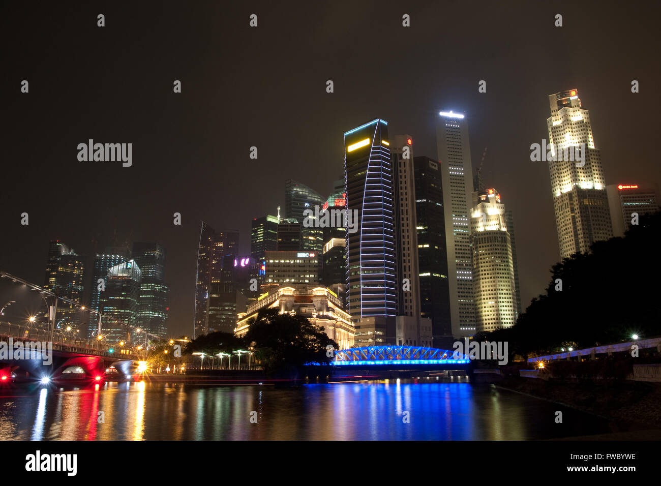 Singapore skyline reflection hi-res stock photography and images - Alamy