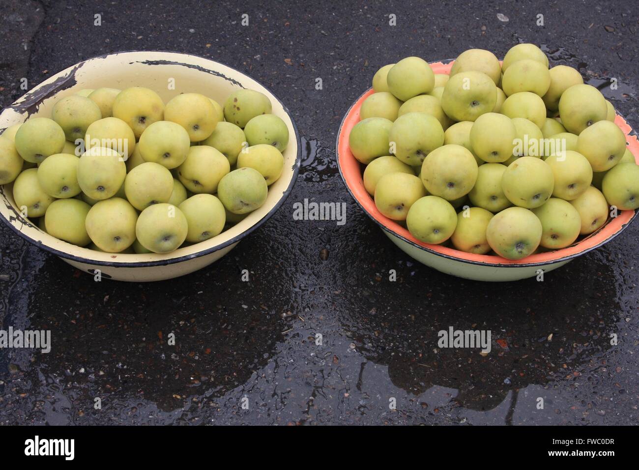 Apples and other fruit in the markets are often displayed for sale in large bowls.  Tashkent, Uzbekistan. Stock Photo