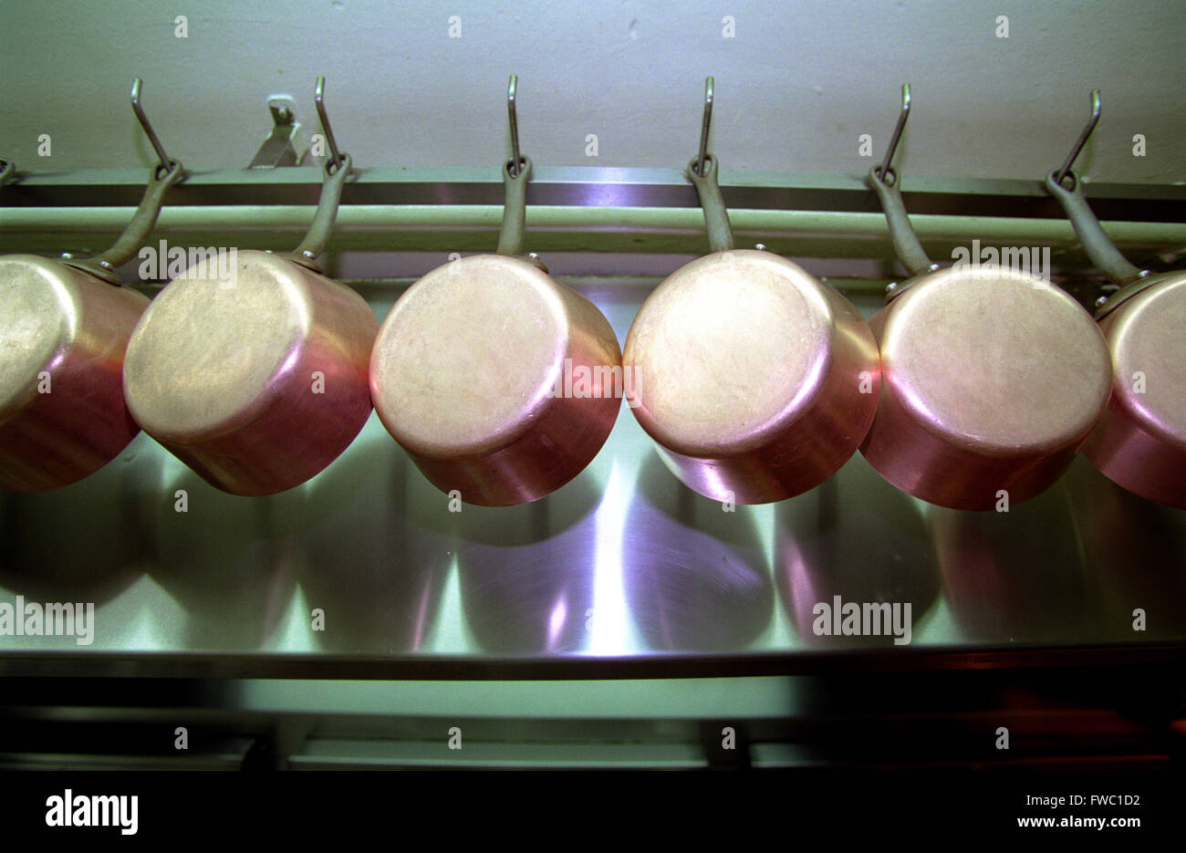 Industrial sized pots and pans in a restaurant kitchen Stock Photo Alamy