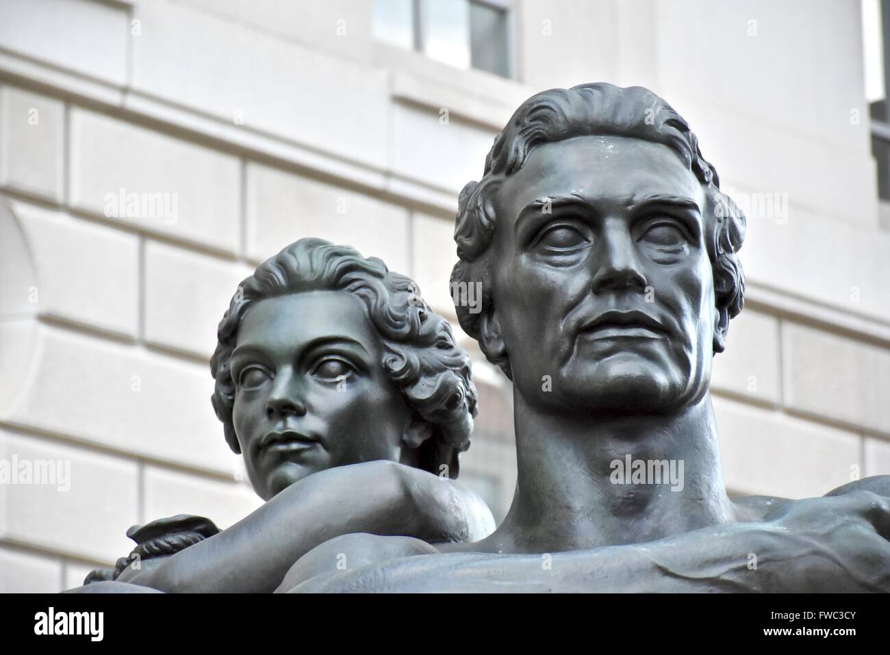 Man and woman statue in DC Stock Photo - Alamy