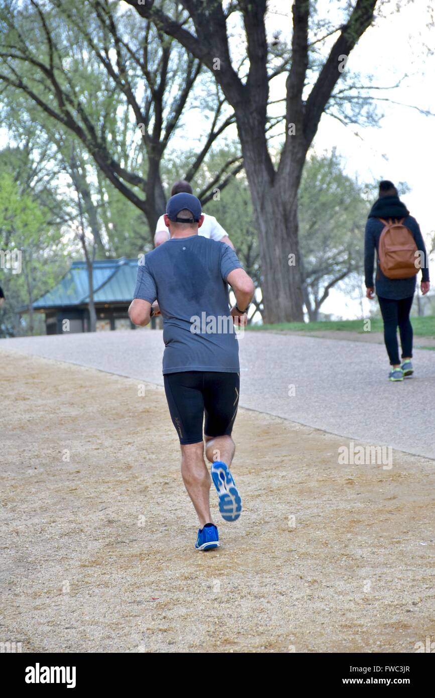 How far to run around the national mall