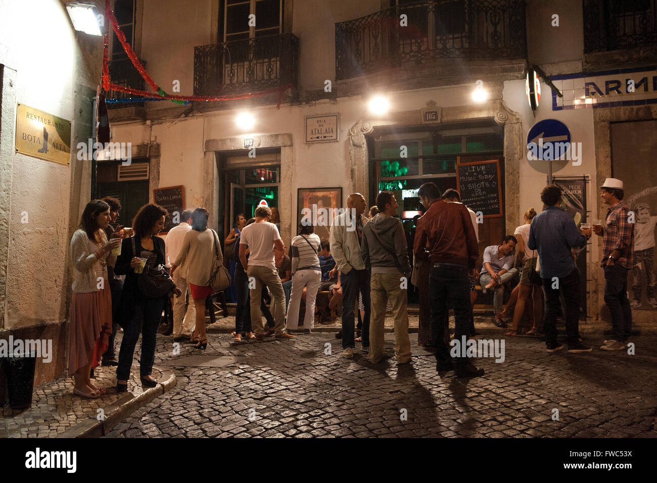 Lissabon Bairro Alto nightlife Stock Photo Alamy