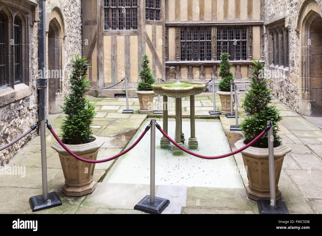 Leeds castle garden kent hi-res stock photography and images - Alamy
