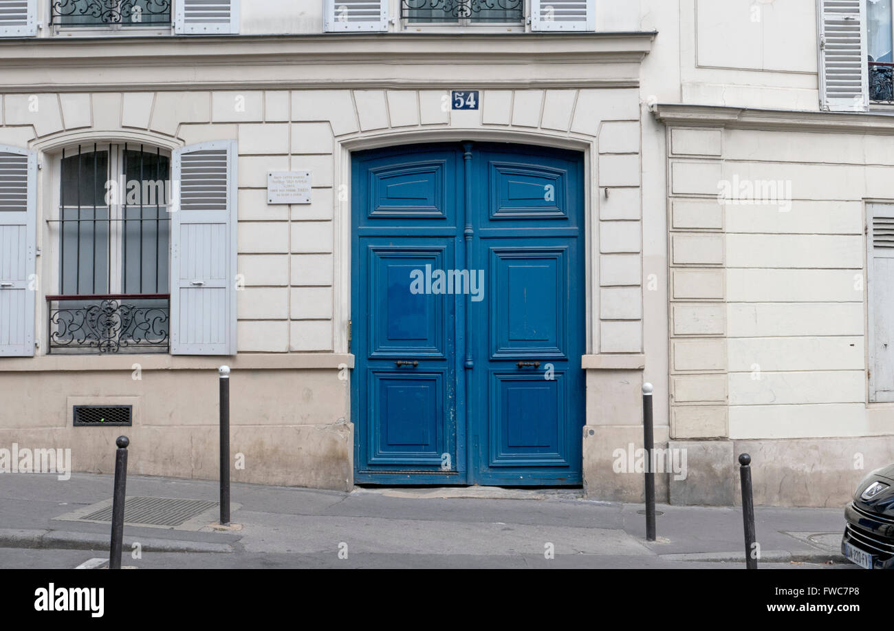 No.54 Rue Lepic Home of artist Vincent Van Gogh and his brother Theo between 1886-1888. Montmatre, Paris, France. Stock Photo