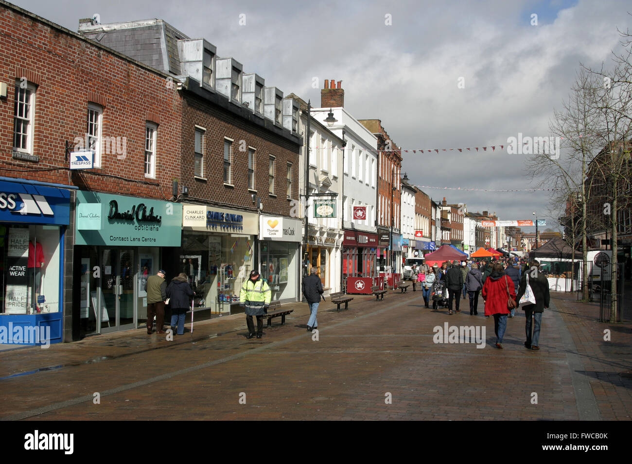 NEWBURY HIGH STREET BERKSHIRE ENGLAND MARKET SUNDAY Stock Photo Alamy newbury-high-street-berkshire-england-market-sunday-stock-photo-alamy
