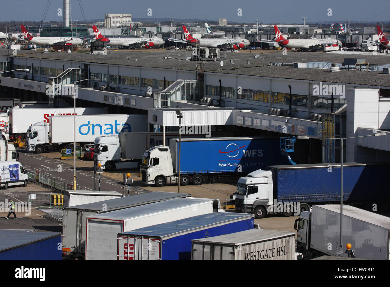 Cargo lorry heathrow hires stock photography and images Alamy