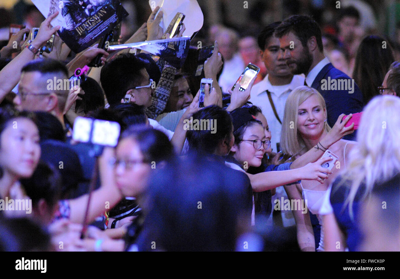 Singapore. 3rd Apr, 2016. Actress Charlize Theron (front, R) poses with fans during the movie premiere of 'Huntsman: Winter's War' held in Universal Studios, Singapore, April 3, 2016. The movie will start screening in Singapore on April 14. Credit:  Then Chih Wey/Xinhua/Alamy Live News Stock Photo