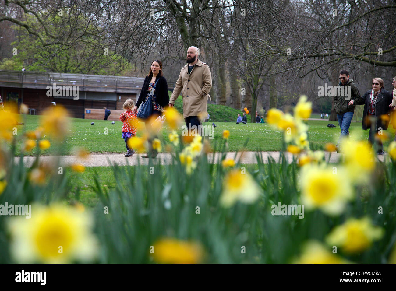 St James Park, London 3 April 2016 Tourist enjoying a warm afternoon in St James Park, London Credit:  Dinendra Haria/Alamy Live News Stock Photo