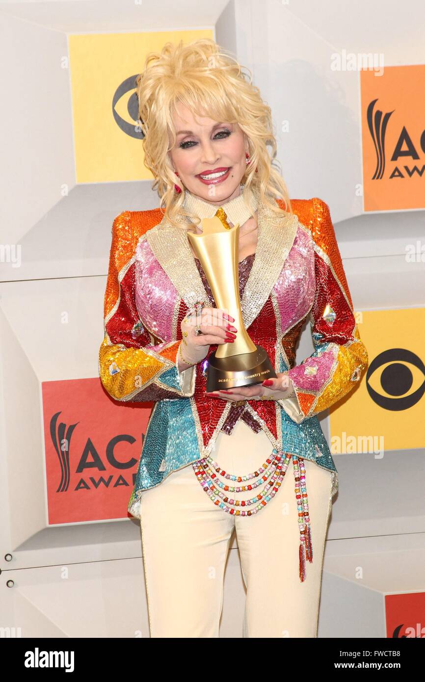 Las Vegas, Nevada, USA. 3rd April, 2016. Dolly Parton in the press room for 51st Academy Of Country Music (ACM) Awards - Press Room, MGM Grand Garden Arena, las, NV April 3, 2016. Photo By: James Atoa/Everett Collection Credit:  Everett Collection Inc/Alamy Live News Stock Photo