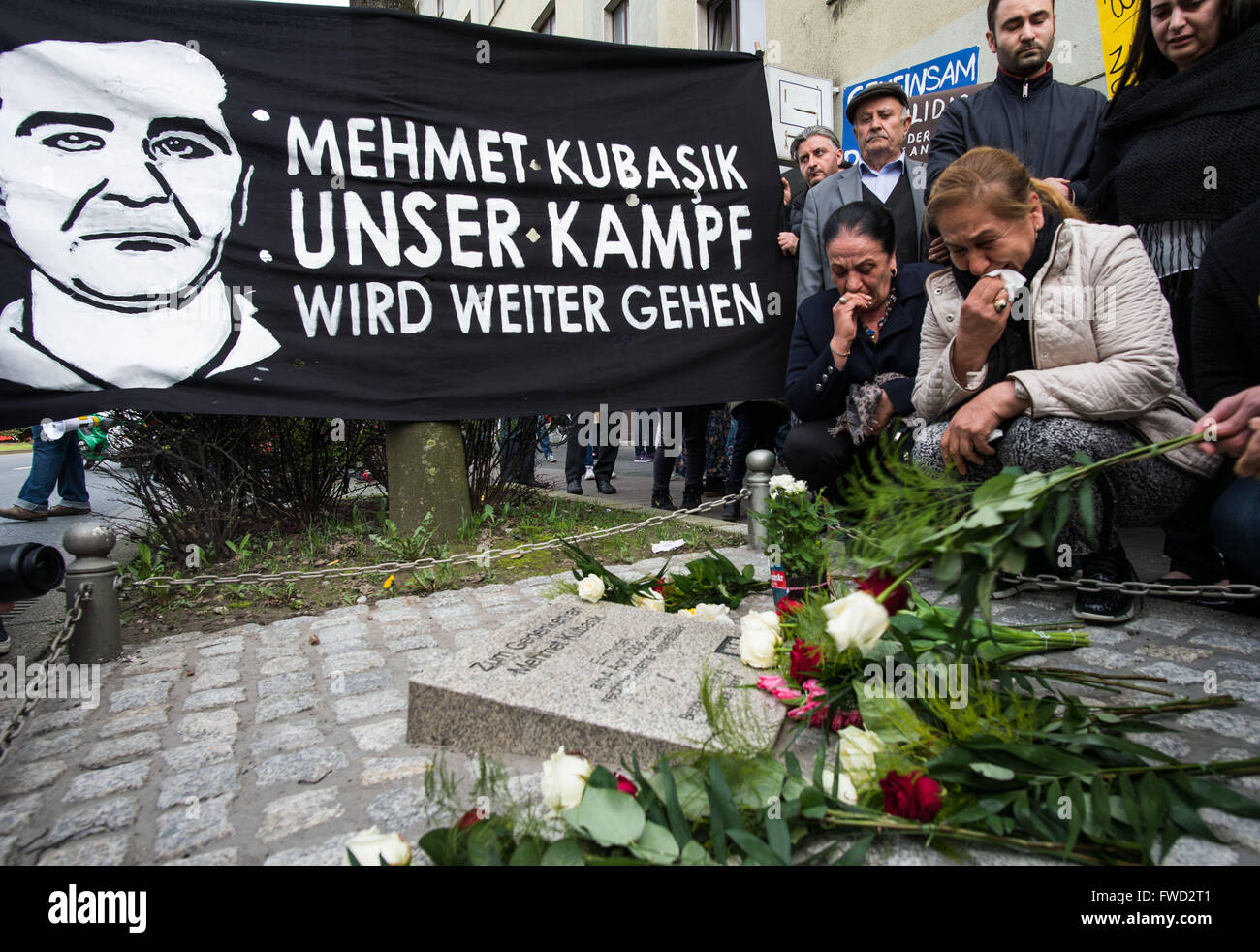 Dortmund, Germany. 4th Apr, 2016. The widow Elif Kubasik (l) as well as family members and representatives of the city of Dortmund commemorate the cinema owner Mehmet Kubasik, murdered by the NSU terror group, in Dortmund, Germany, 4 April 2016. 10 years ago, Kubasik became the eighth victim of the Neonazi terror group. PHOTO: BERND THISSEN/dpa/Alamy Live News Stock Photo