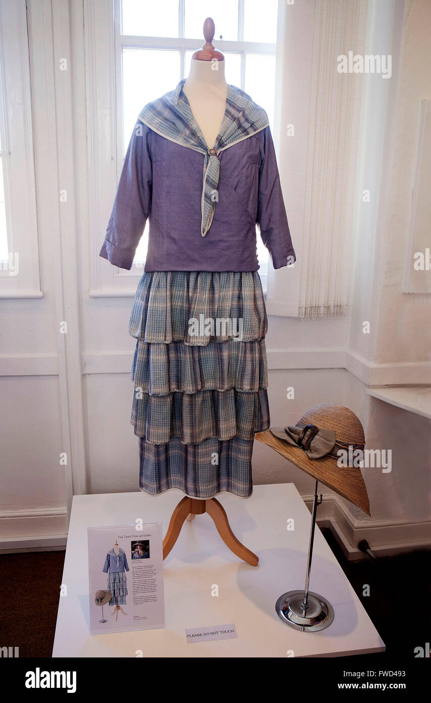 Downton Abbey dresses on view at the West Ox Art Gallery in  Bampton,Oxforshire 31.8.-29.9.2013: dress worn by Lady Rose McClare Stock  Photo - Alamy