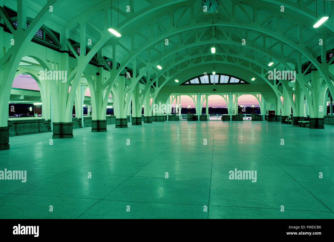 Singapore, Clifford Pier at sunrise, harbor view Stock Photo Alamy