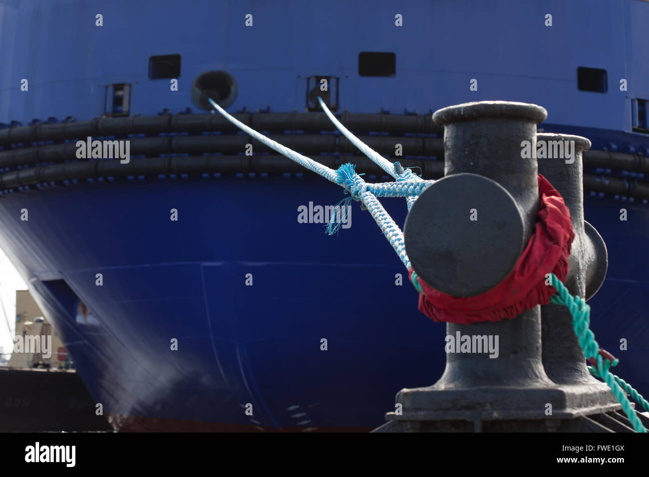rope anchoring the ship backgriund. mooring end Stock Photo Alamy