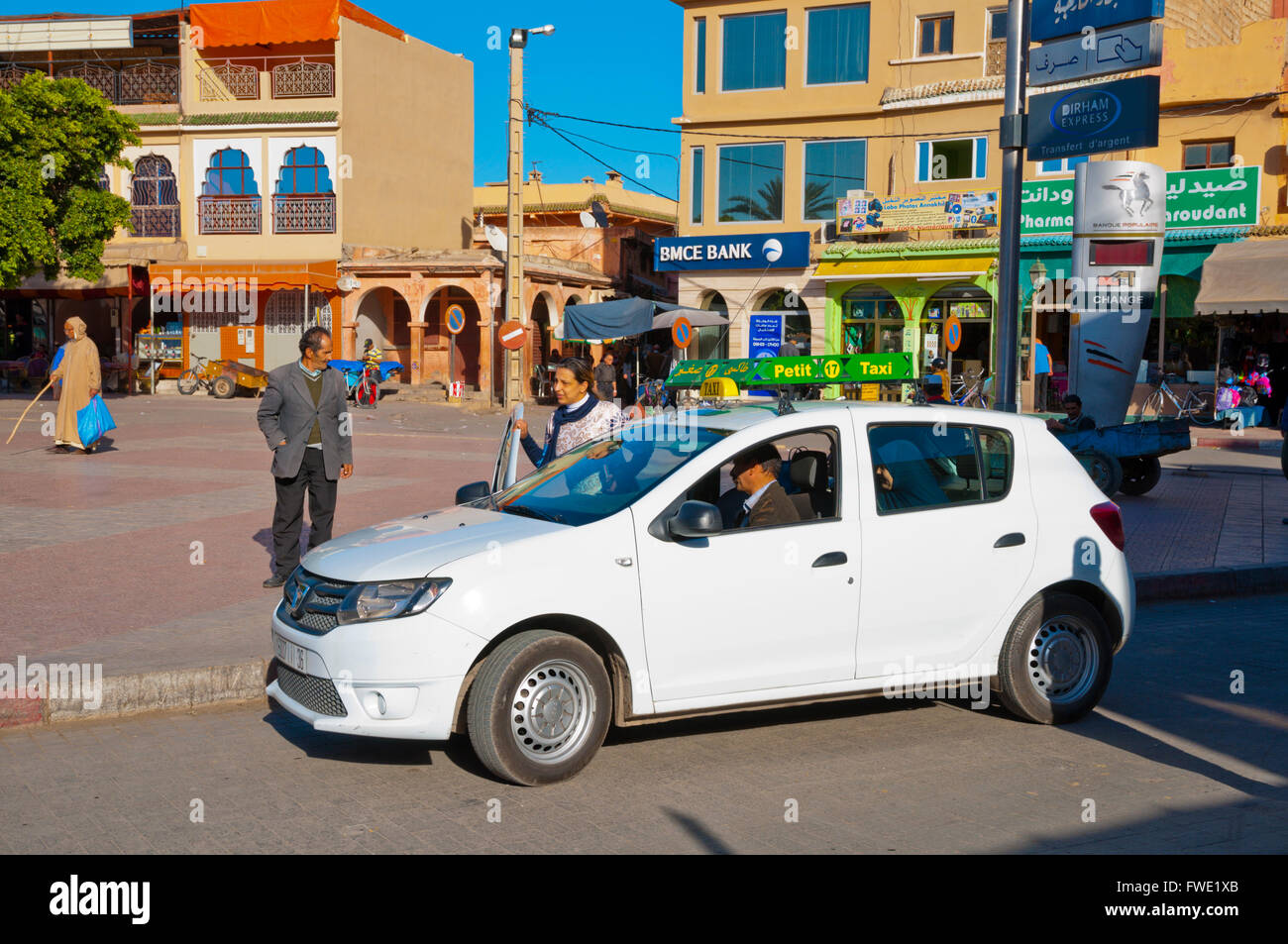 Petit taxi, Place al-Alaouyine, Place Assarag, Medina, Taroudant, Souss valley, southern Morocco, northern Africa Stock Photo