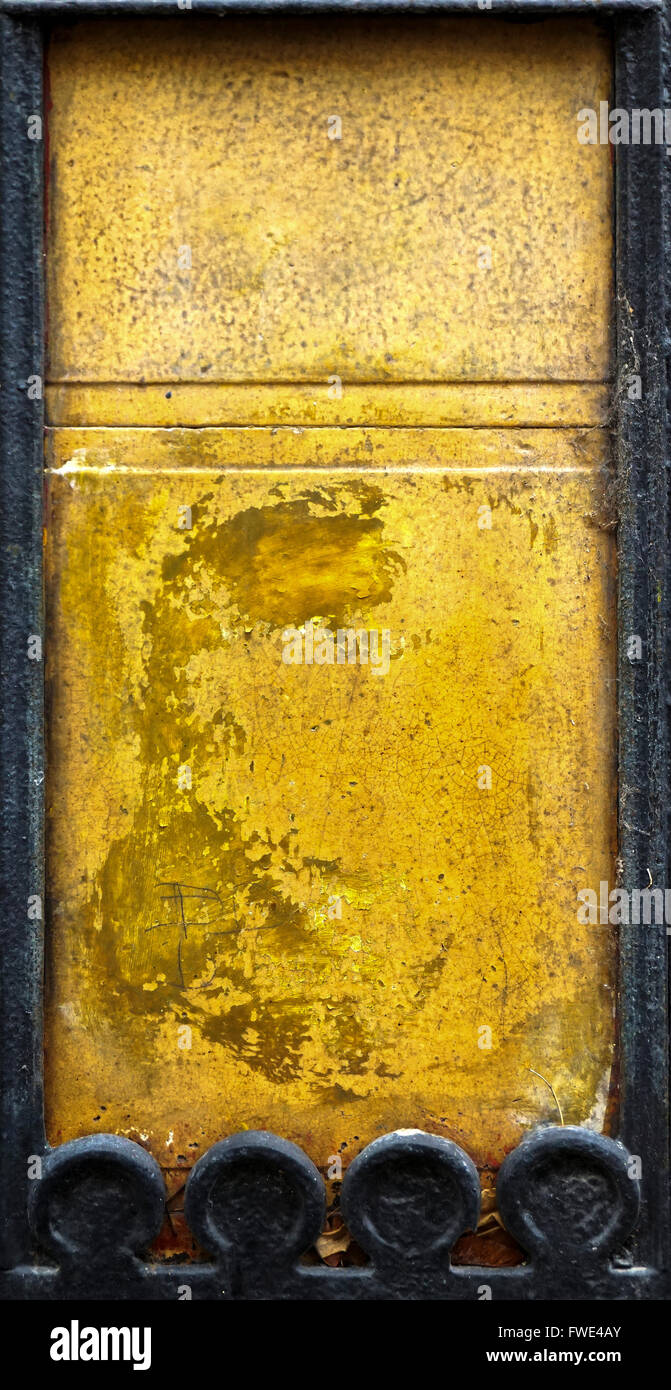 Gold colored chipped wall background hi-res stock photography and images -  Alamy