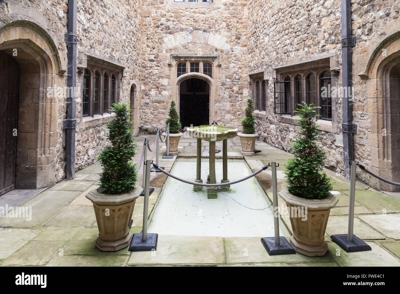 Leeds castle inner garden kent hi-res stock photography and images - Alamy