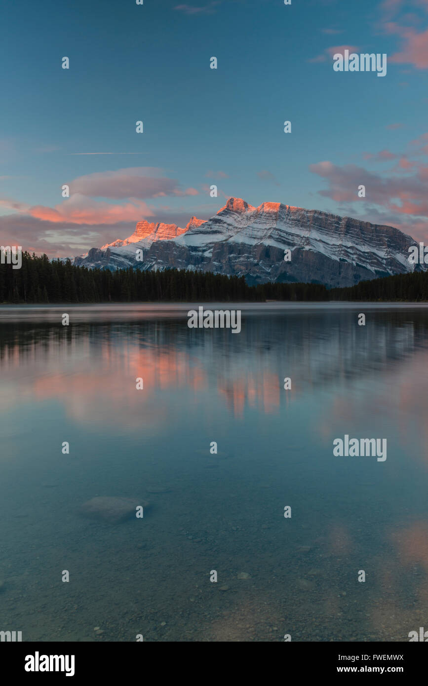 Two Jack Lake, Mount Rundle, Banff National Park, Canadian Rockies, Alberta Province, Canada Stock Photo