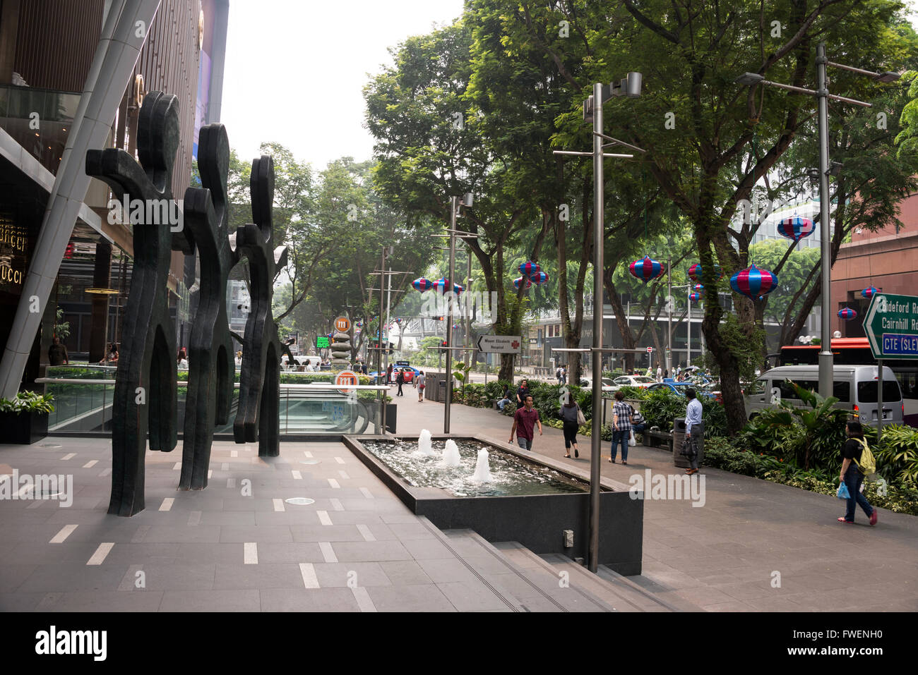 One of the many contemporary art metal sculptures along Orchard Road in Singapore. Orchard Road consists of upmarket restaurants, eateries and top Stock Photo