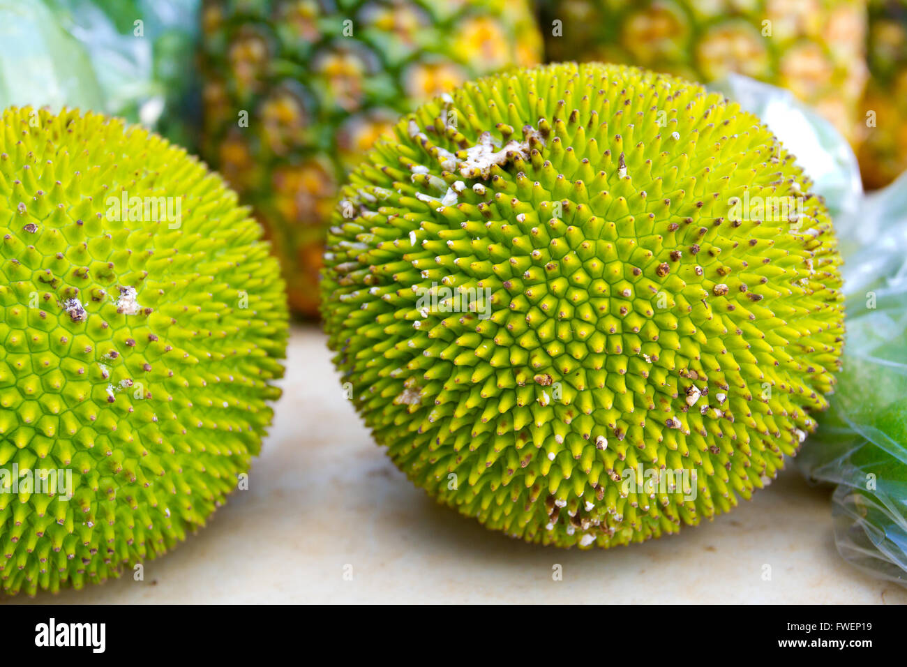 Images from a farmers market in Hawaii showing tropical fruits or ...