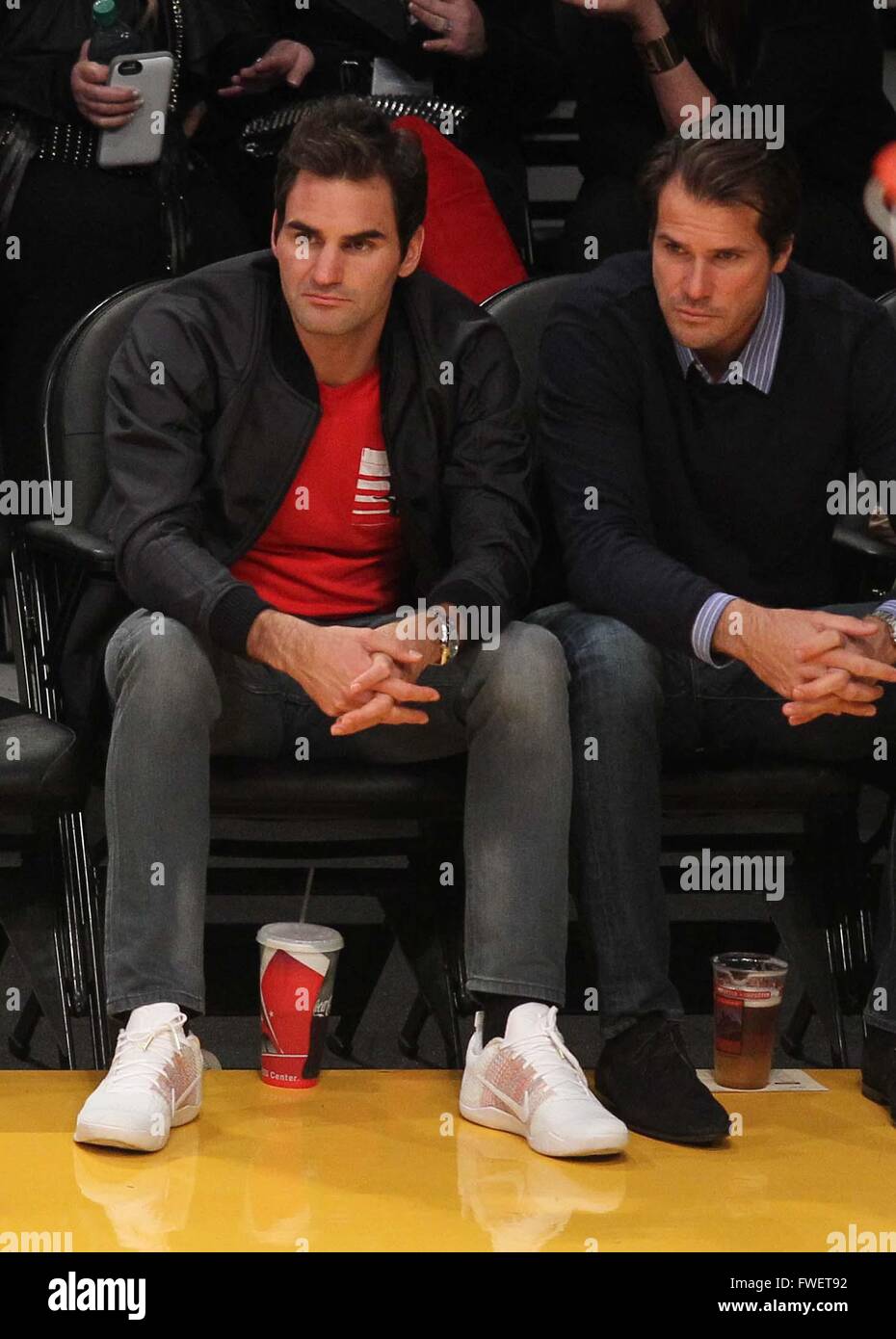 What celebs were at the lakers hawks game